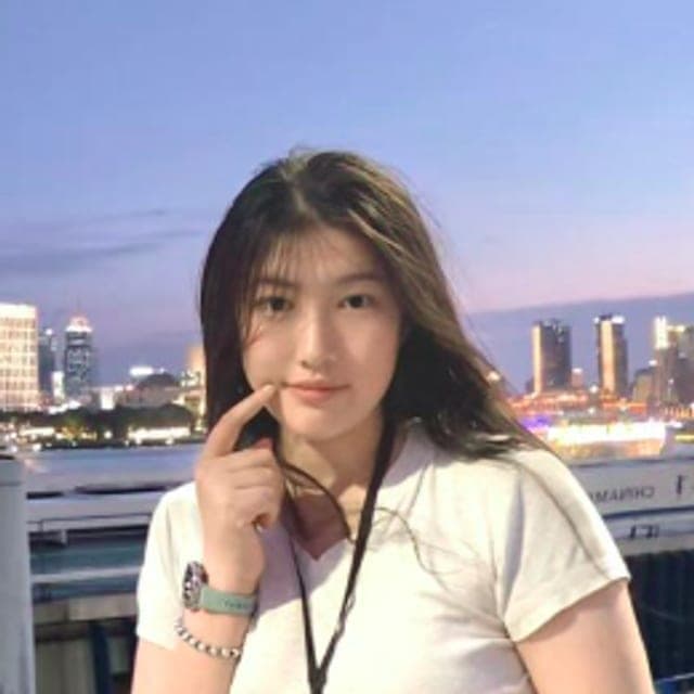 Chloe W.